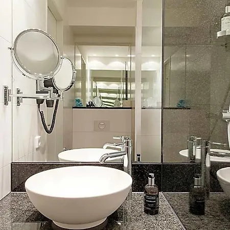 Hotel One Nuernberg-city 3*